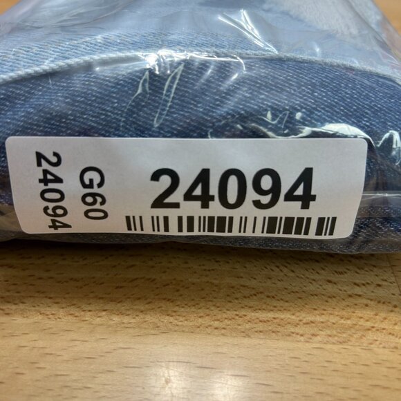 Hollister Two Tone Ultra High Rise Mom Jeans Women's Size 9 / 29 X 27 Distressed - Picture 12 of 12